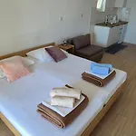アパート クスト ムリニ